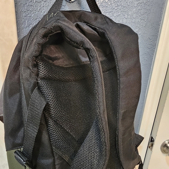 HP Laptop Backpack green & black gently used. 17x17 - Picture 7 of 12